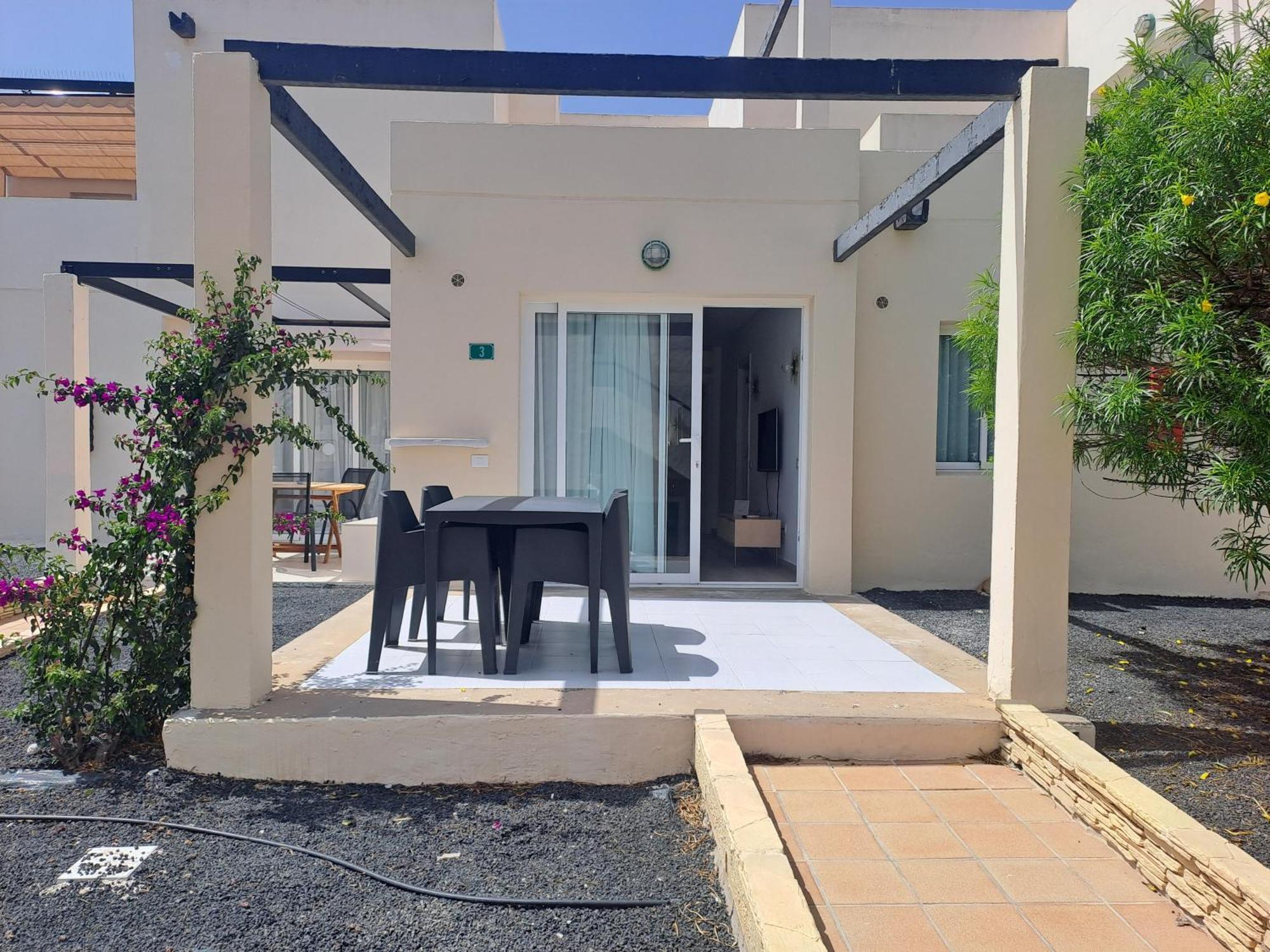 Homeforguest Apartamento Con Terraza Y Piscina En Corralejo Kültér fotó