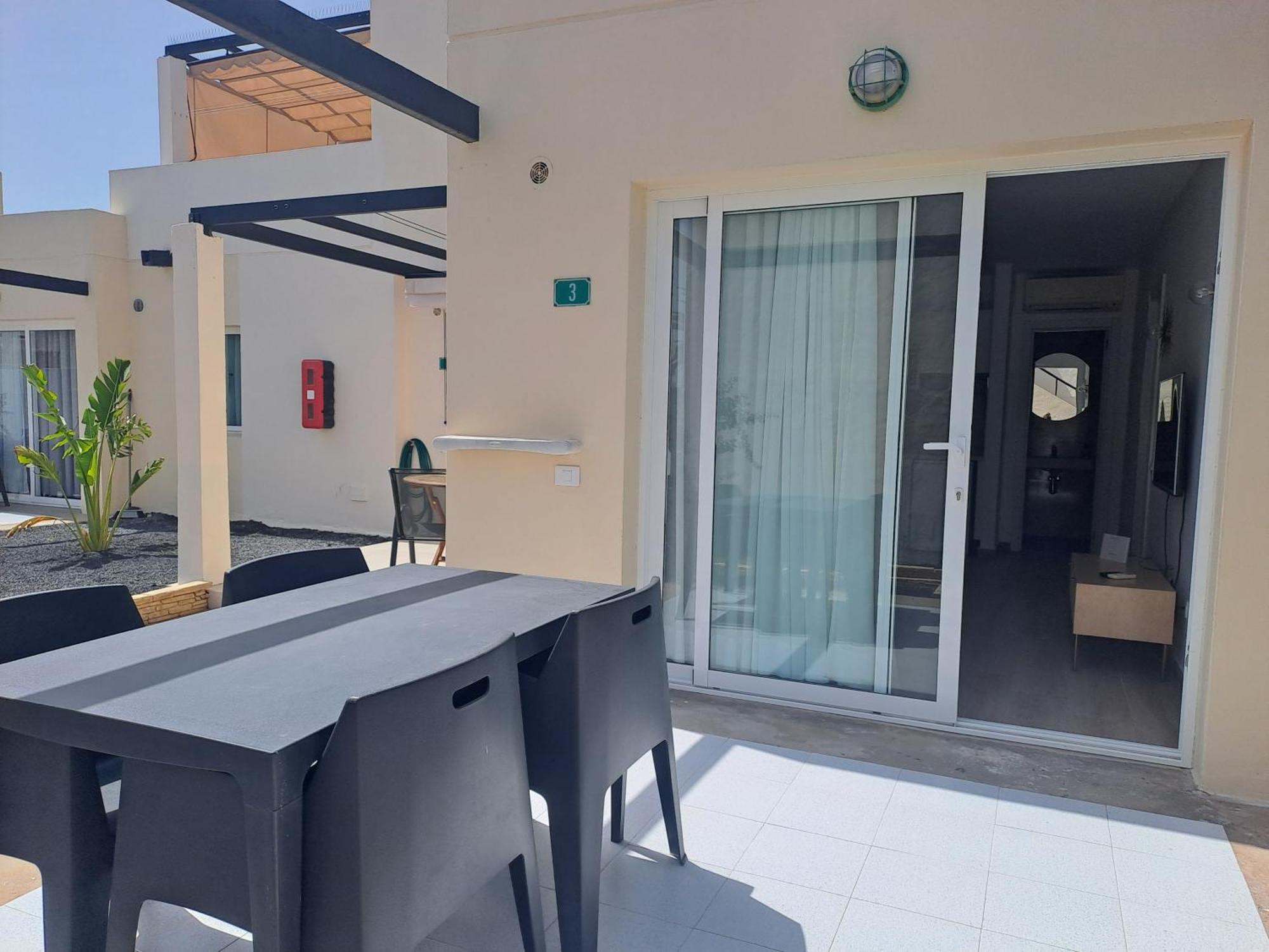 Homeforguest Apartamento Con Terraza Y Piscina En Corralejo Kültér fotó