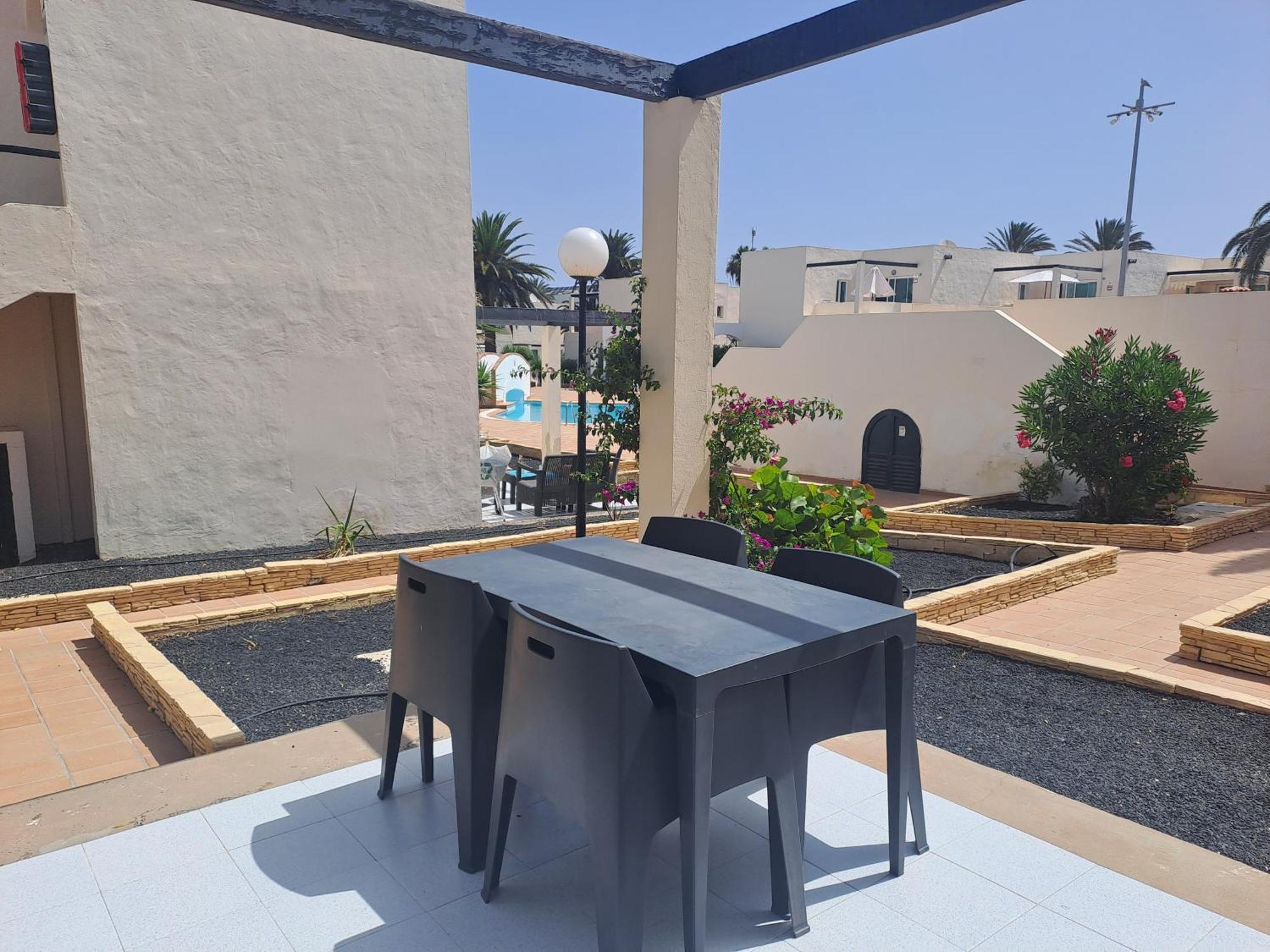 Homeforguest Apartamento Con Terraza Y Piscina En Corralejo Kültér fotó